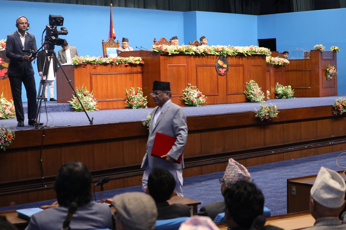 छलफलका लागि नीति तथा कार्यक्रम संसदमा पेश गर्दै प्रधानमन्त्री दाहाल